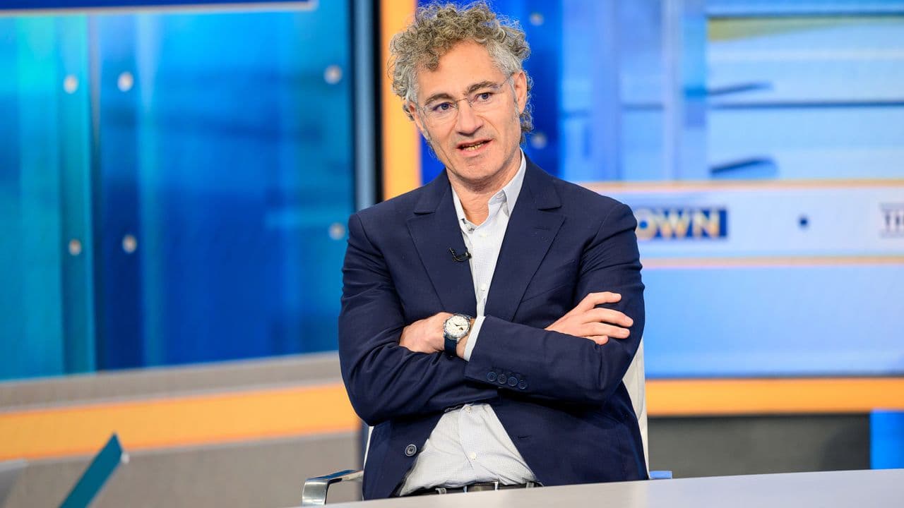 Palantir CEO'su: Farklı Düşünmek AI Yarışında Başarının Anahtarı